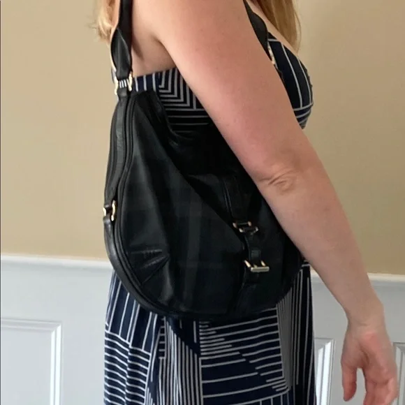 Burberry Purse 100% Authentic - Picture 5 of 6